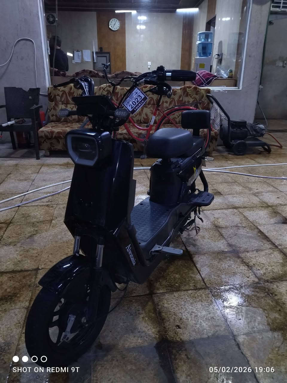 دراجه شحن للبيع خمس بطاريات ثلاث سرع كهربائيات كلها شغاله نقص الدراجه بريكات خلفي وامامي والدراجه واقفه ما اطلع بيها سعر 200 وبي مجال للطيبين رقم ‏‪0772 369 9038‬‏ /  ***********/
