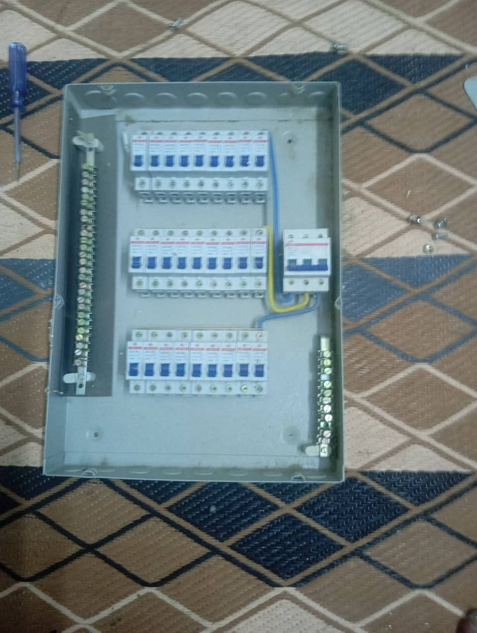 بورد كهرباء للبيع سعر القطعه 50الف عندي 10 قطع اليردهن كلهن بيهم مجال العنوان مدينة الصدر رقم ***********
