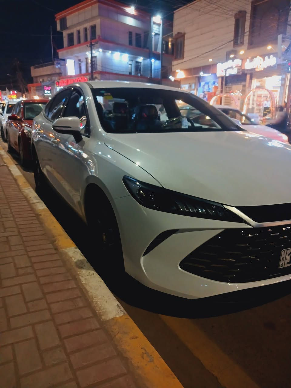 سلام عليكم عندي بي واي دي 2025 ماشية ٤٠٠٠ الف رقم  بغداد سيارة جدا نظيفة بعدها نظافة زيرو سيارة بسمي العنوان بغداد سبع ابكار ***********
