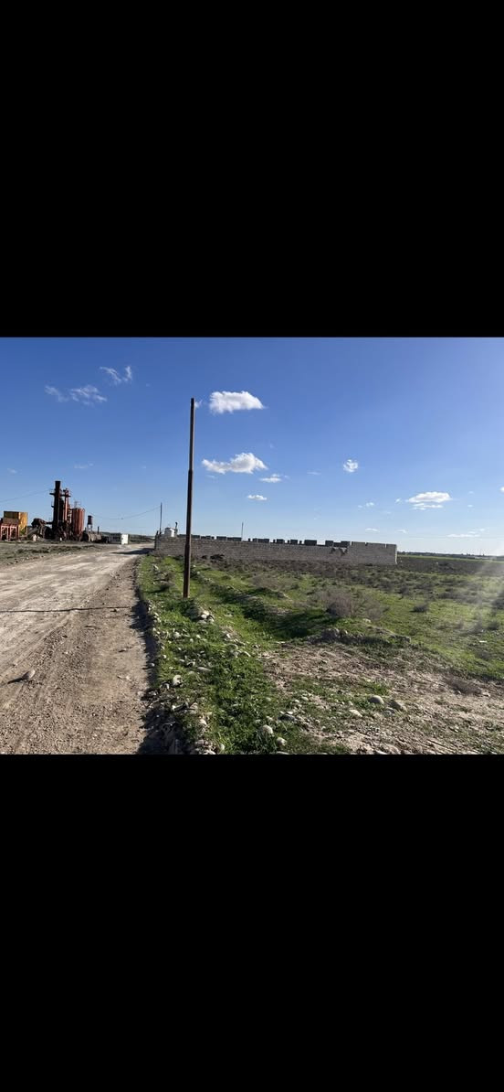 #مكلف بنشر ارض للبيع مساحه 600 متر على شارع الحجر قرب  المعمل طريق السجه  / ***********
