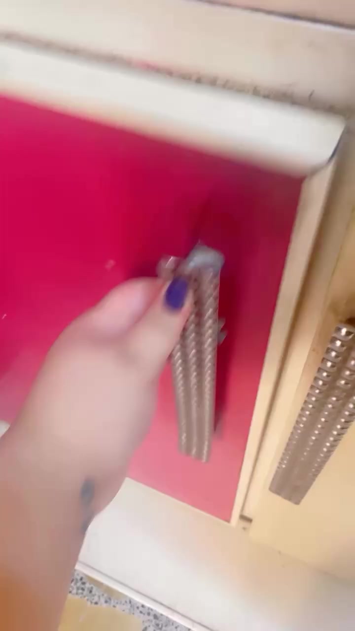 كاونتر للبيع مع سنك بي ضرر بسيط مثل ما موضح بلفديو المرمره مال سنك يحتاجلها تبديل كاونتر جبير كلش نص غراضه ما مشدوده مسوي تفصال بمليون 
سعره 300 بي مجال العنوان بغداد رحمانيه الجعيفر قرب شارع حيفا


**إذا كنت صاحب هذا الإعلان وتريد حذفه لأي سبب، رجاءا أرسل رسالة إلى الدعم الفني**