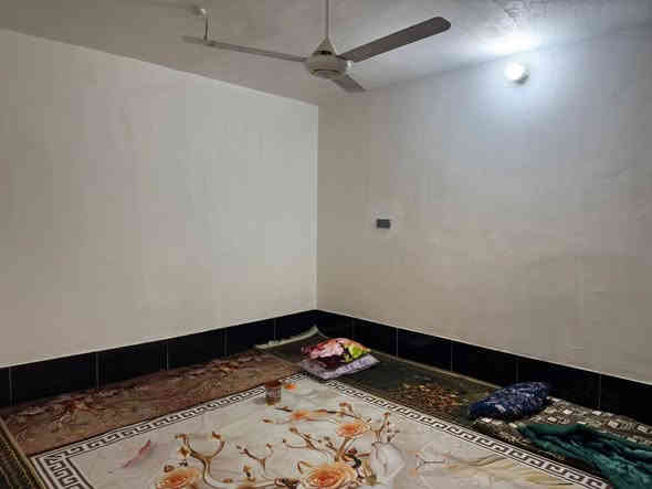 يالله السلام عليكم يعلن مكتب الخبير للعقار عن وجود دار مساحته (1000)متر طابو زراعي سند25تحويل مباشر باسم المشتري
موقع الدار طريق الارزك على التبليط مباشرتا
الدار بناء طابوق مسلح يتكون من غرف عدد ثلاثه مطبخ صاله صحيات استقبال 
السعررر 175مليون بي مجال بسيط
***********
