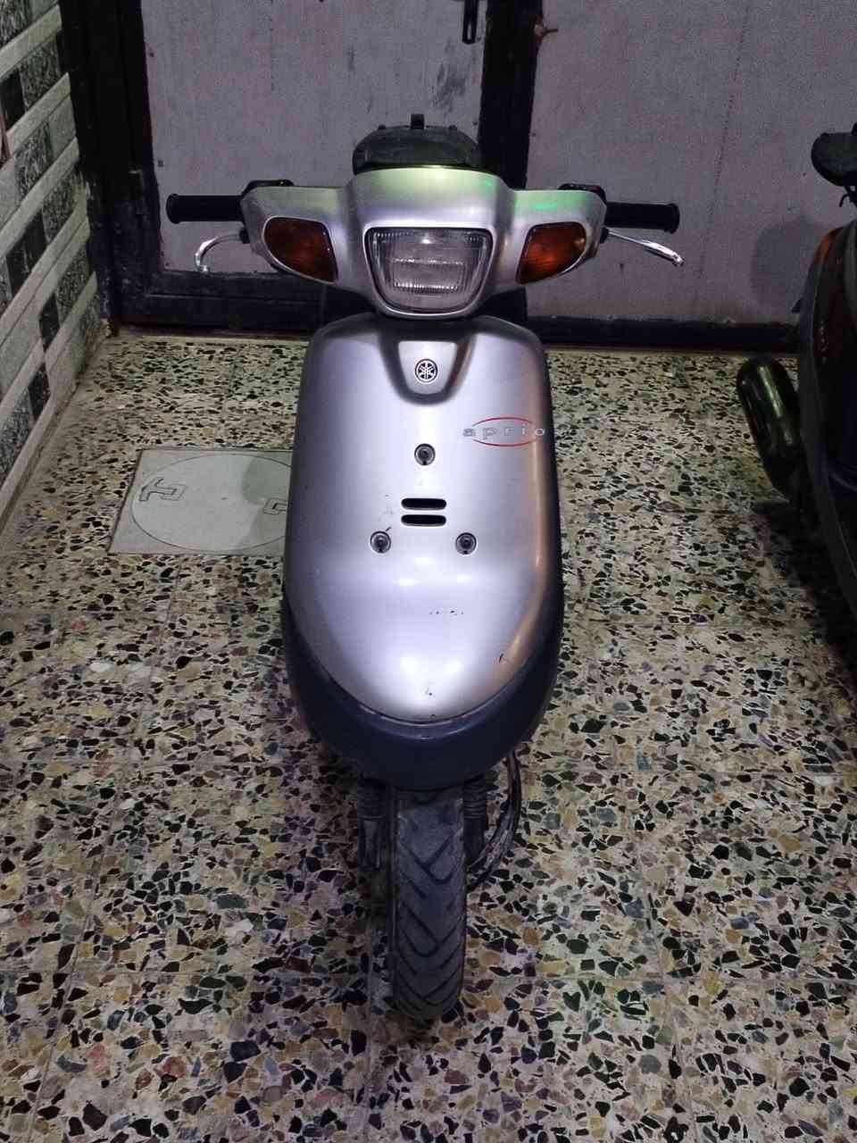 بطات ثنين وحده ماروني وحده رصاصي بلادي الفين وتلاثه ثنينهن دراجات مابيهن صوت روله لا صوت أكسن ولا صوت كير كهربائيات كله شغاله ***********
