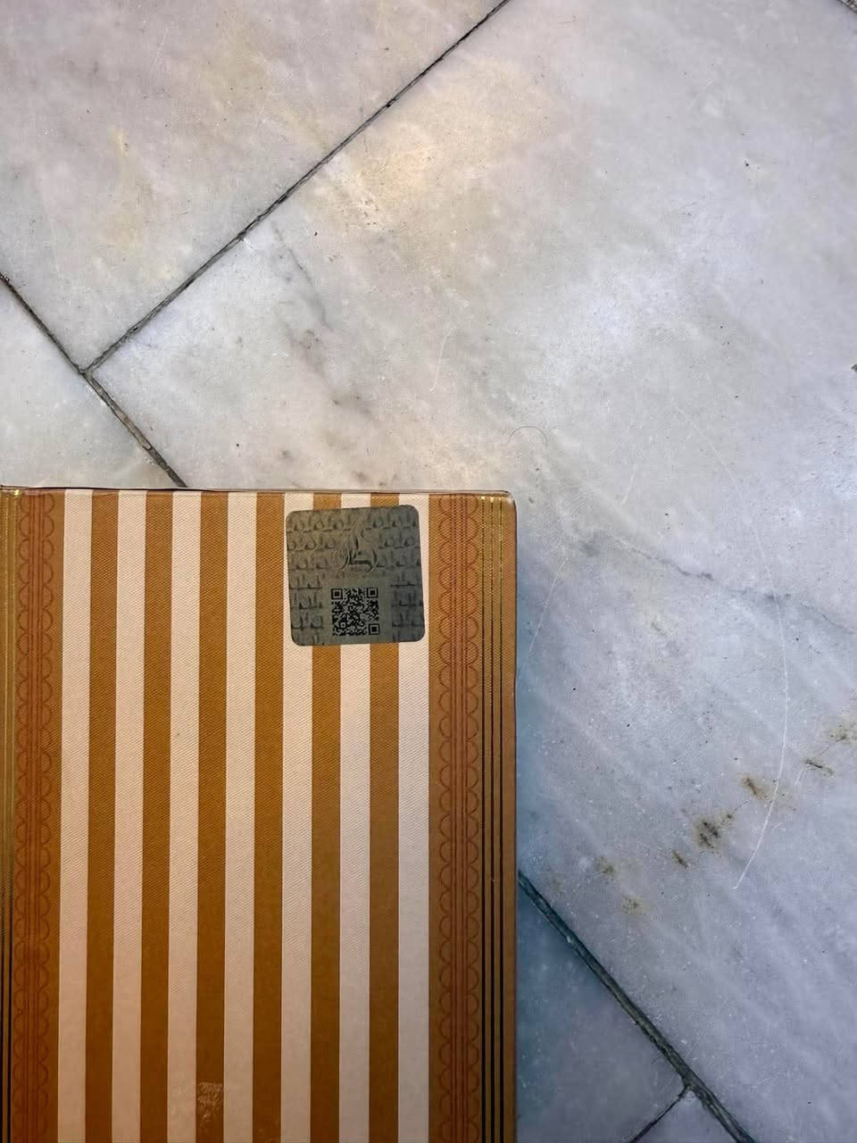 عطر من ماركة لطافة ينتمي هذا العطر للجنسين ويفوح برائحة غنية من الشوكولاتة الداكنة، والكاكاو، والفانيليا، والكراميل (جديد غير مستخدم) 
سعره 40 الف


**إذا كنت صاحب هذا الإعلان وتريد حذفه لأي سبب، رجاءا أرسل رسالة إلى الدعم الفني**