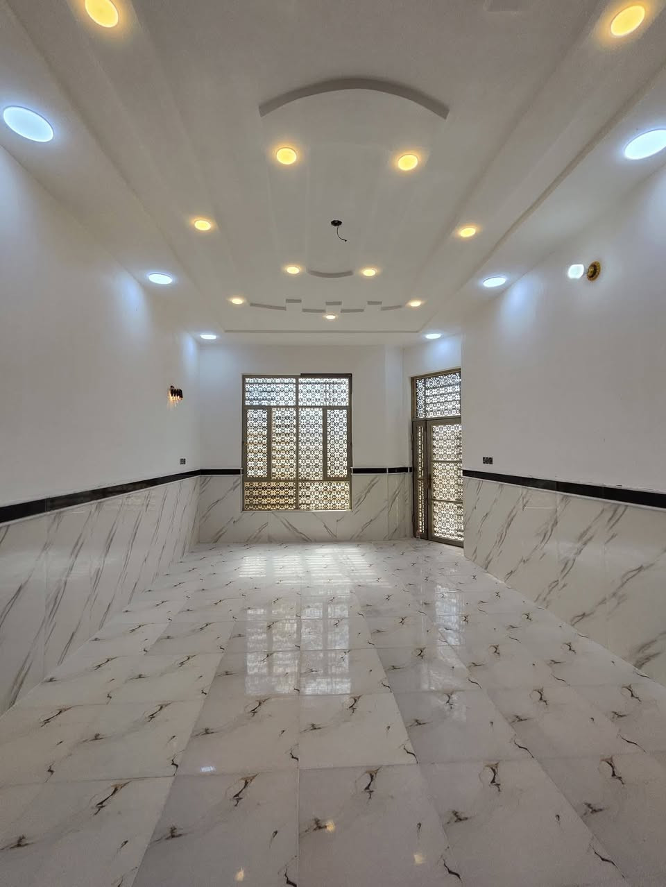 الدار للبيع نهاوند الثالثه خلف شارع 20 م قرب المدرسه المساحه 200 متر طابق واحد بناء حديث جاهز للسكن
.   

 للاستفسار الاتصال على الرقم ***********
