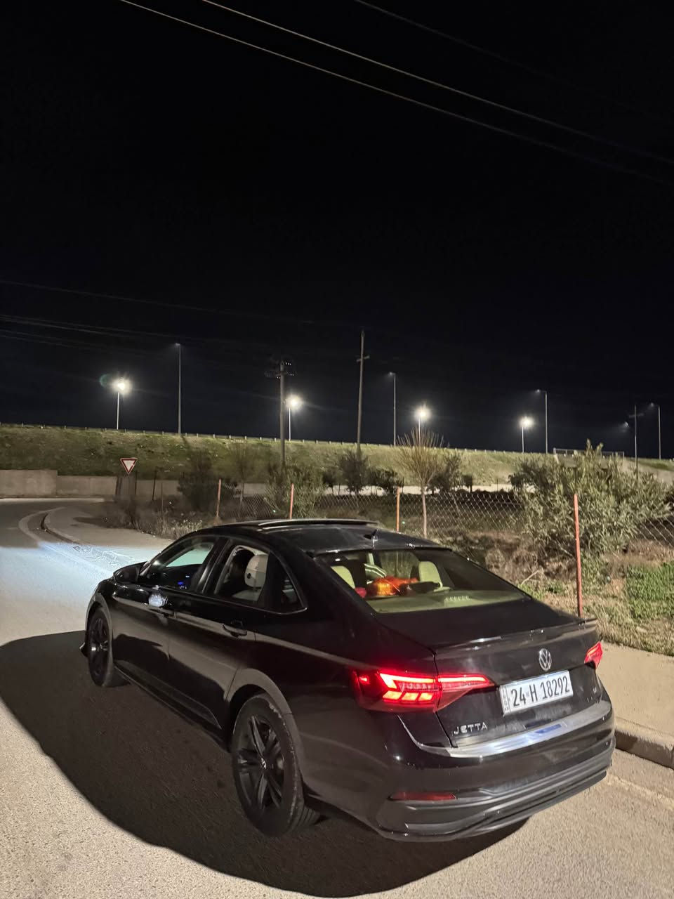 جيتا موديل 2022 فول فول بانوراما 
داخل جلد رادار كوشن هيتر داخل زه ر
قه بات رقم سنوي جديد تحويل وكاله بشرط 
گير محرك بشرط 
4 قطعه صبخ بجه ك داخلي يا كرتي ارباكا دشبولي نه فه بويه 
سعر 127$ 
6$ ورقه غرامه دي سعري هيت خار 
رقم موبايل *********** زاخو, دهوك
