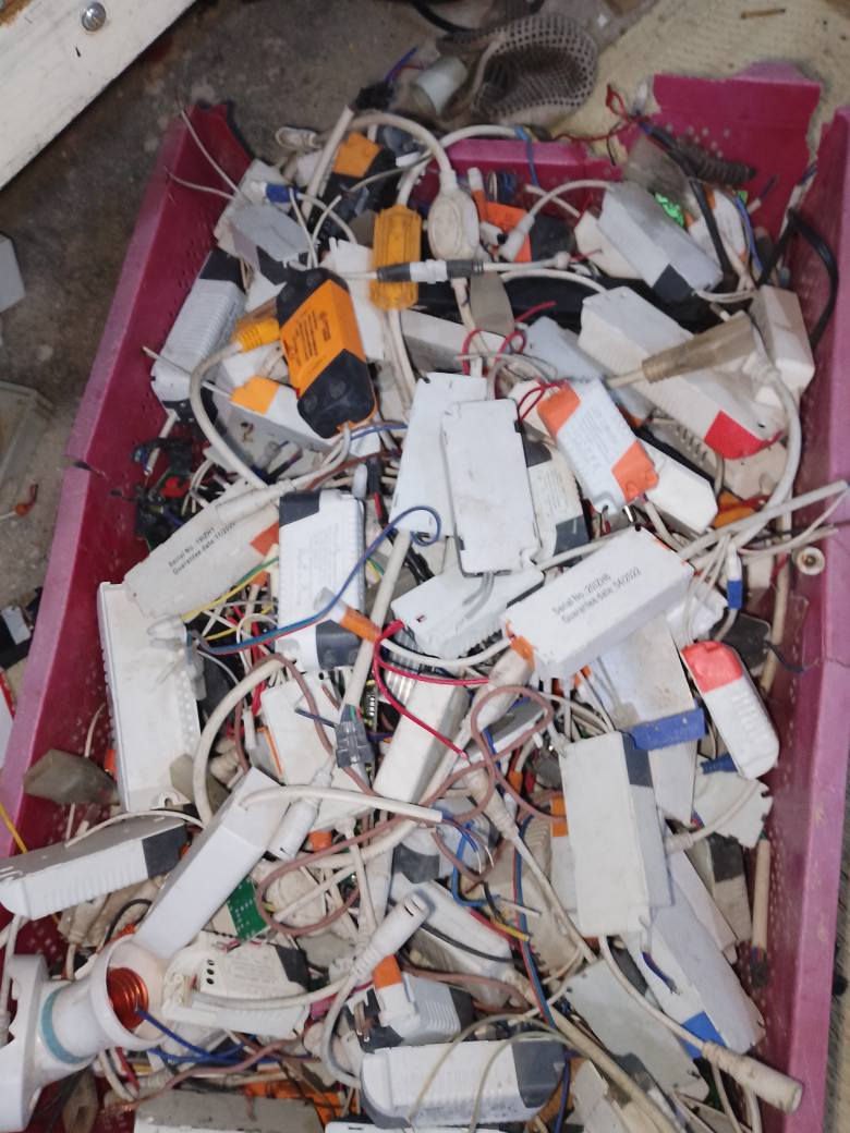 غراض للببع وباسعار مناسبة جداً تناسب ذوي الدخل المحدود ويدلل الشراي المكان كركوك منطقة واحدحزيران قرب الملاعب الخماسية او قرب مدرسه ابناء العراق الواحد او صيدلية الواحة للاستفسار الاتصال على الرقم *********** كركوك, العراق
