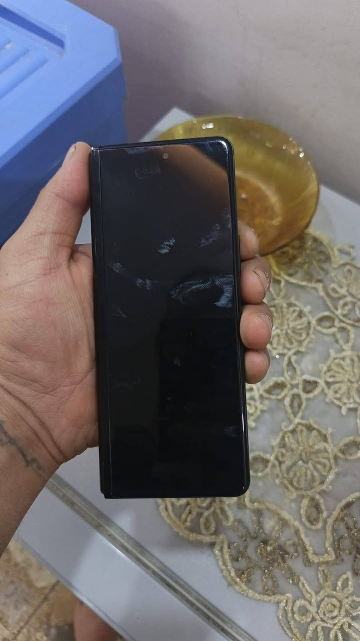 سلام عليكم زت فولد 3 ذاكره 512 شاشه خارجيه شغاله مابيه شي شاشه داخليه شغاله مرات يفصل بس طفيه شغله يرجع طبيعي ضهر مكسور نظافه جهاز ٧٠ من ١٠٠ مكاني الدوره رقم هاتف *********** فقط مراوس
