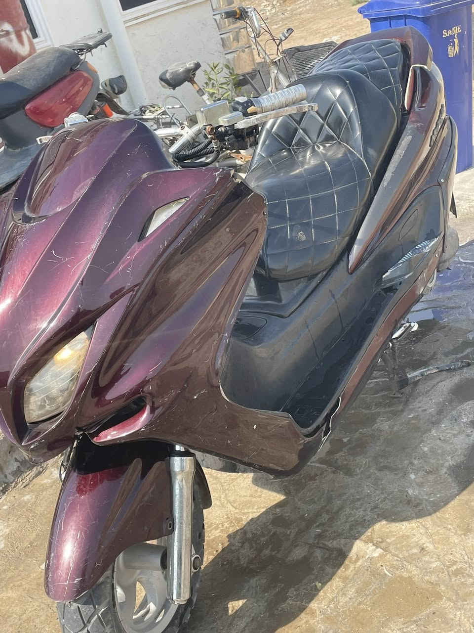 سلام عليكم ماجستا
دبل رون 
جاهزه نقصها فقط دواسات الي على اليمنه وعلى اليسره 
كلها شغاله 
مابيه اي نقص 
منفيس موجود 
موديل 2010
مكانها بابل الاسكندريه ***********
