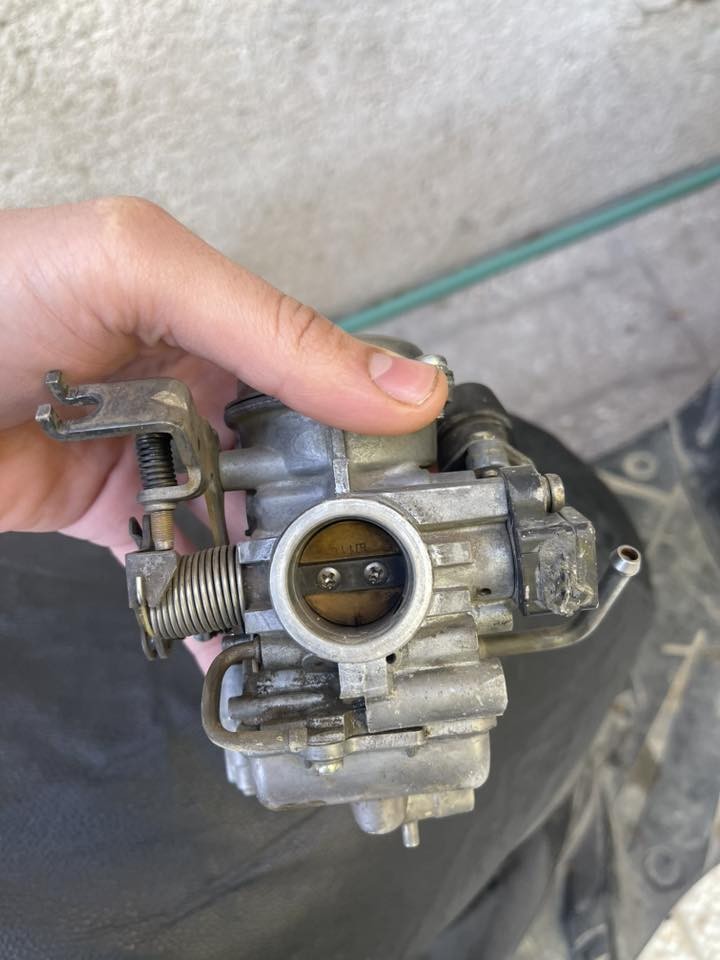 كابريتر اصلي للبيع مال دراجة رمبه تفصيخ امانة الله شغال وما بي خلل مقسمة على بوشة ٥٨ السعر ٣٥ الف *********** مكاني بغداد الشعلة وعندي توصيل
