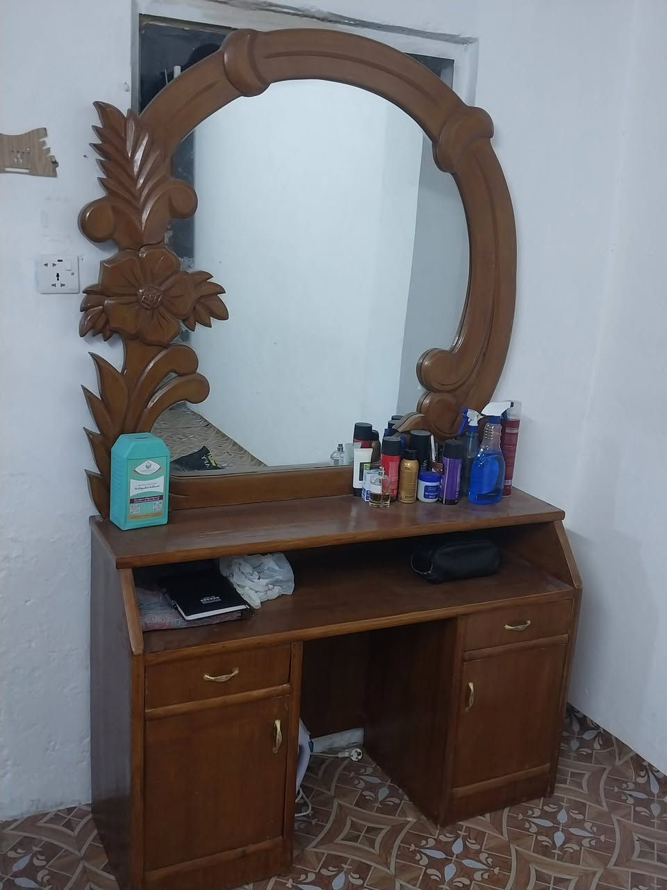 السلام عليكم 
غرفة نوم للبيع 
كنتور 
جرباية
ميز مراية 
سعرها 425 و بيها مجال


**إذا كنت صاحب هذا الإعلان وتريد حذفه لأي سبب، رجاءا أرسل رسالة إلى الدعم الفني**