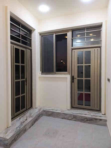 مشتمل طابق واحد فلوجة بحي الأمين منطقة ال ١٦ للبيع المساحة ١٢٥ متر الوجه ٦ وربع ونزال ٢٠ بناء طابوق حديث ضلع منفصل وسقف منفصل وجه ملكي شارعه ١٢ نافذ على شارع 40 السعر المطلوب بي ٩٠ مليون وبي مجال للاستفسار الاتصال على الارقام التالية

*********** واتساب
***********
