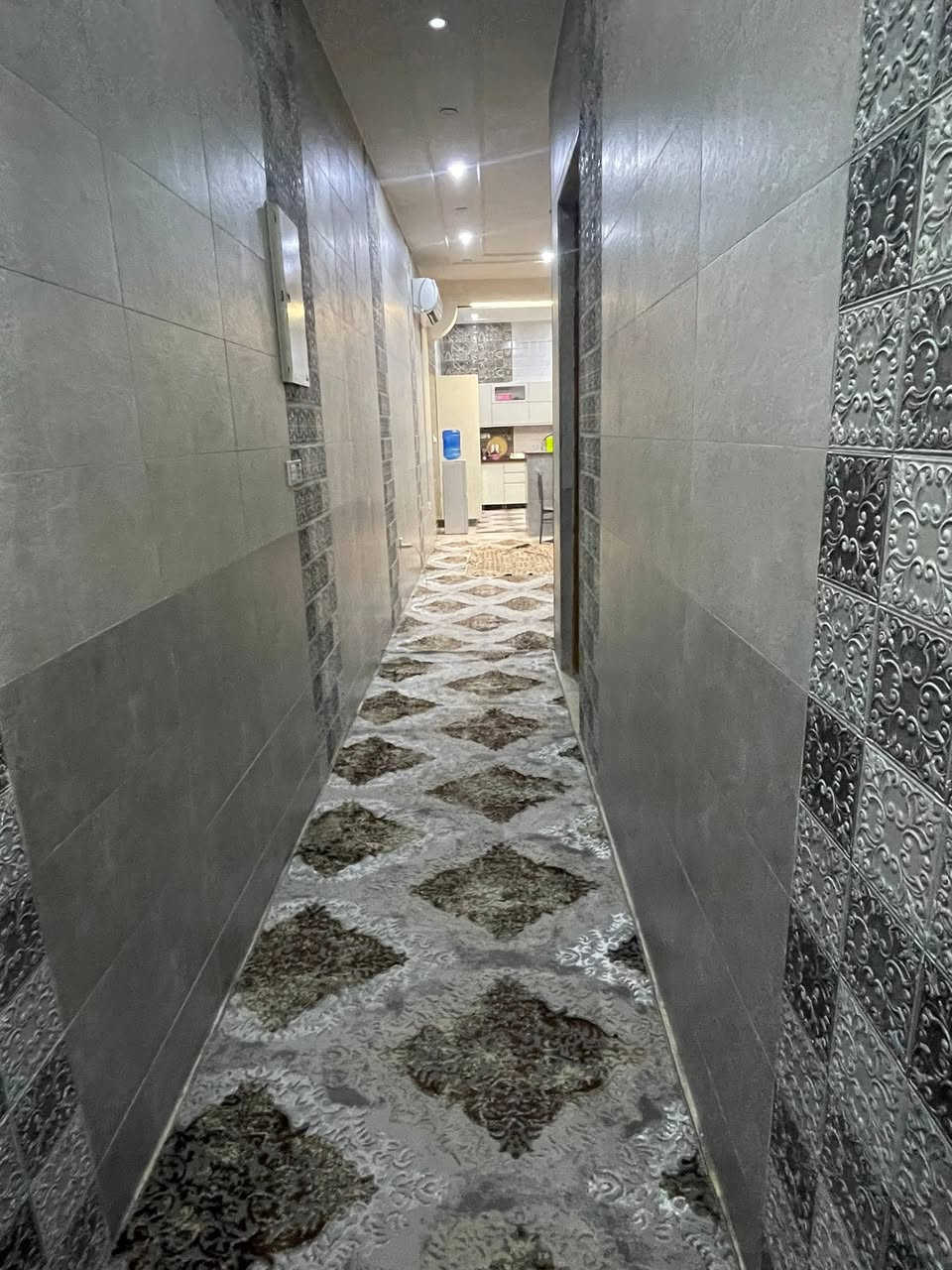 سلام عليكم بيت للبيع في منطقه زعفرانيه حي الامانه مربع الأول مساحه البيت 125 واجه 6وربع بناء 2024
متكون من 
طابق ارضي متكون من ستقبال وصاله مطبخ مفتوح عل صاله حمام 
طابق اول متكون من غرفتين كبار وصاله حمام 
طابق ثالث متكون من غرفه وصاله 
بيت طابو صرف سعر210مليون  
للتواصل *********** واتساب مازنجر  فقط
