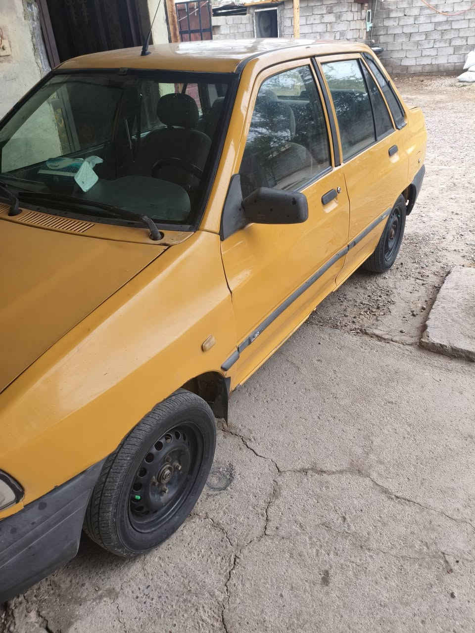 سلام عليكم سيايبا البيع كير ومحرك مكفولات بيهه شاصي واحد معمر
هيئة وغرملت مصفره سياره خير من الله سعر 27 وبيهه مجال 
مكاني بغداد اليوسفية ***********
