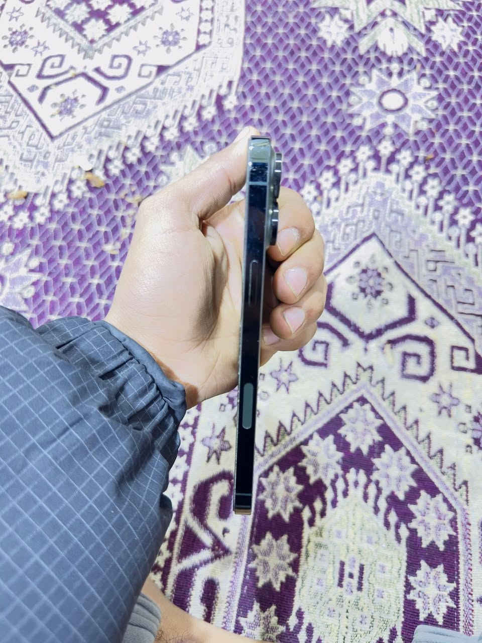 سلام عليكم للبيع ايفون 13برو ماكس ذاكره 256 بطاريه 83 أمريكي جهاز نضيف وحلو فقط هاي الضربه بلكلاس مو شاشه الجهاز برغي مامفتوح بي السعر 525وبي مجال المكان مدينه الصدر الرقم ***********
