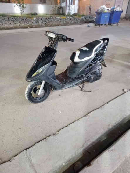 السلام عليكم دراجة البيع ماكس عدله كامله مكمله ما نقصها شي كفراته أني فاتحن سلف وكابريتر بلاد الدراجة ختم واحد على وصع ابلاد دبل المامي رياضي سعر الدراجة ٧٠٠ وبيه مجال رقمي *********** متواجد بس عل رقم مكاني بغداد شارع فلسطين متواجد اربعه وعشرين ساعه
