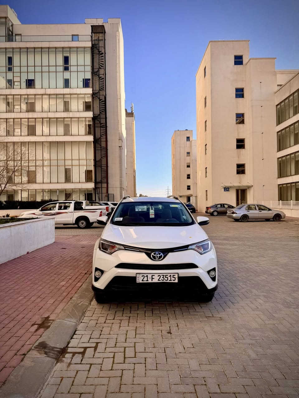 تويوتا راڤ4 خليجي -ساز
موديل ٢٠١٨ -ابيض

ماشيه ١٢٤٠٠٠ الف كيلو

محرك او گير بشرط

مواصفات 4*4 

سياره ما بها نقص 

بها نص چاملغ صبوغ فقط

مكان سياره :سليمانيه :شارع ٦٠

رقم صاحب سياره :***********
