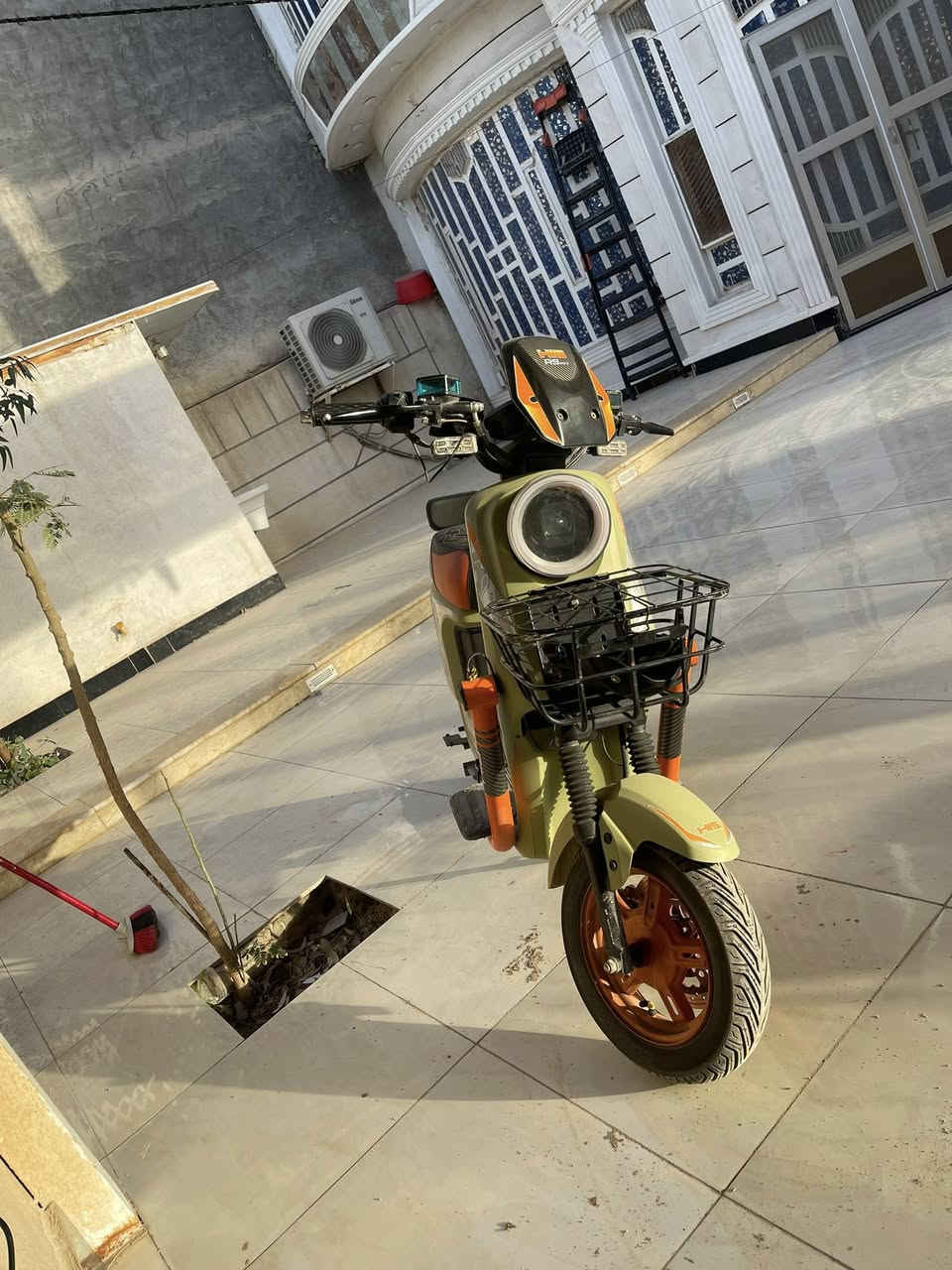 دراجه شحن للبيع
اج 900 نضيفه كلش بطاريته 32 ماخذه قبل شهرين ب600 الف اريد ابيعه لغرض السفر 

السعر 400 الف 
***********
