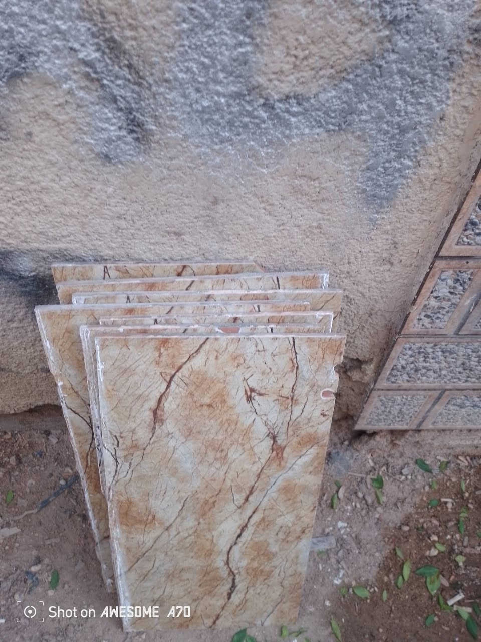 لي يحتاجهن خل يراسلني أو يتصل شارع المدرسي ***********
