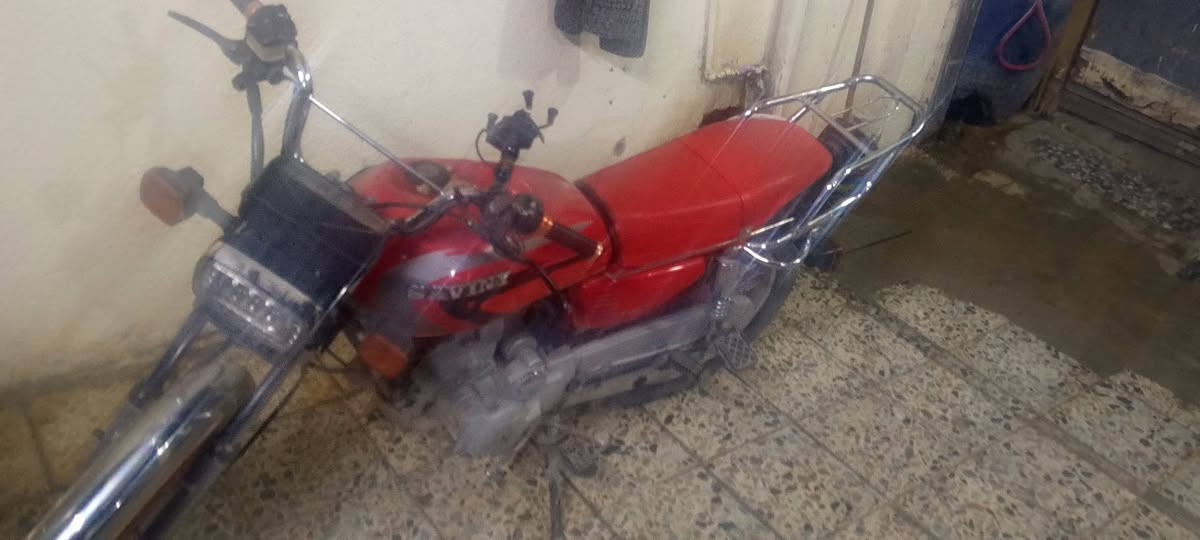 السلام عليكم دراجه ايراني خمسه كير دراجه نضيفه ما مفتوحه مكينه نضيفه الموقع بغداد شهدا العبيدي *********** موديل 2021السعر600وبيهة مجال
