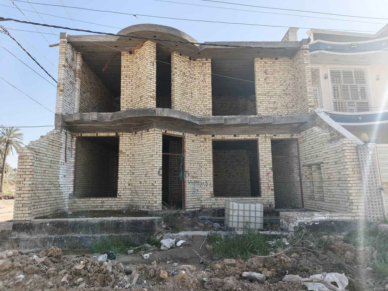 يا الله بيت طابقين لبيع مكون البيت من اربع غرف نوم وصالات ٢واستقبال البيت طابو صرف موقع البيت بحي عدنان بشارع ٢٠شارع المدرسه البيت ركن هايت شارع ٢٠مساحت ٢٠٠متر الاستفسار اتصل بالرقم***********
