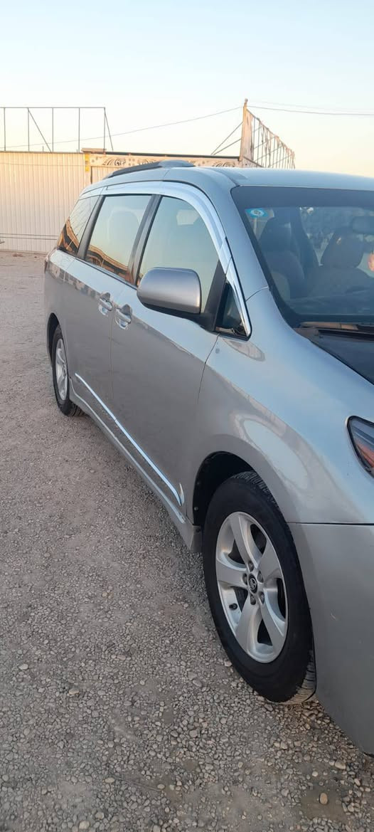 #مكلف_بالنشر
السلام عليكم ورحمة الله وبركاته 
#للبيع_تويوتا_سينا 2019   
#ضررها_مرفق_بالصور
#بيها جاملغ الأيسر بالعراق وموجود الجاملغ الاصلي مالتها.
#ماشية_500 الف كيلو
#السعر 23$الف وبيها مجال 
#رقمها_بغداد الرقم الجديد 
#للاستفسار 
#الاتصال ‏‪***********
