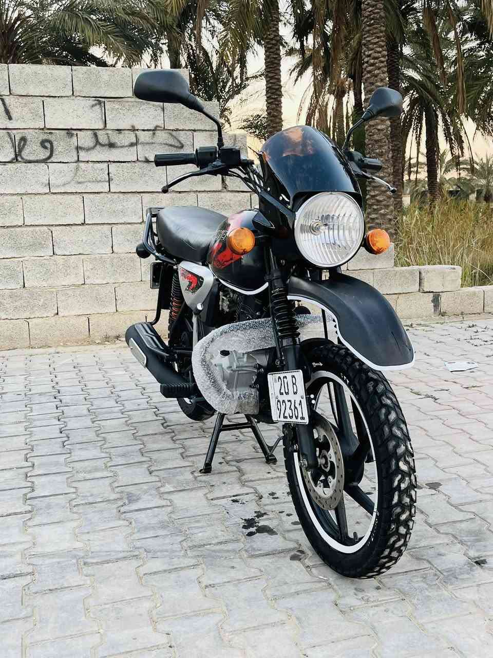 يالله سلام عليكم بوكسر موديل 2021(مرقم لوحه وسنوية انكليزي ديالى تحويل ثاني يوم هزه جديده )
دراجه جديده برغي مابيها نقص يعني ربع مذب عليها وبعد احلى من الصور تجي وشوف بعينك (العنوان ديالى بعقوبة طريق بهرز مقابيل الفوج السابع )بيع بالنقد والقصط ماستر رافدين فقط 
شراي اتصل وداللل ***********
