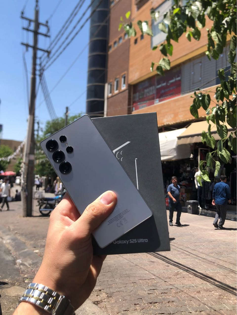 Samsung galaxy s25 ULTRA 
ڕەنگە تایبەتەکە ڕەنگی Titaniume 
100%خاوێن
لۆک تەنیا 3 ڕۆژ ئیشی کردووە 
زاکیرە 256 
رام 12 
کارتۆن و کامل ئەشیا 
مۆبایلەکە زۆر زۆر پاکە 
پێویست بە وەسف ناکات سەیری شوێنی شەحنەکەی بکە ئەزانی چەنێ ئیشی کردووە 
نرخی 770$ دۆلارو مامەڵە
***********
واتساپ 📞📞📞📞
ئەگەر موشتەری چات یان تێل بکە لە خزمەتتام السليمانية, العراق
