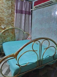 تخت نفرين • قابلة تفاوض • واتساب