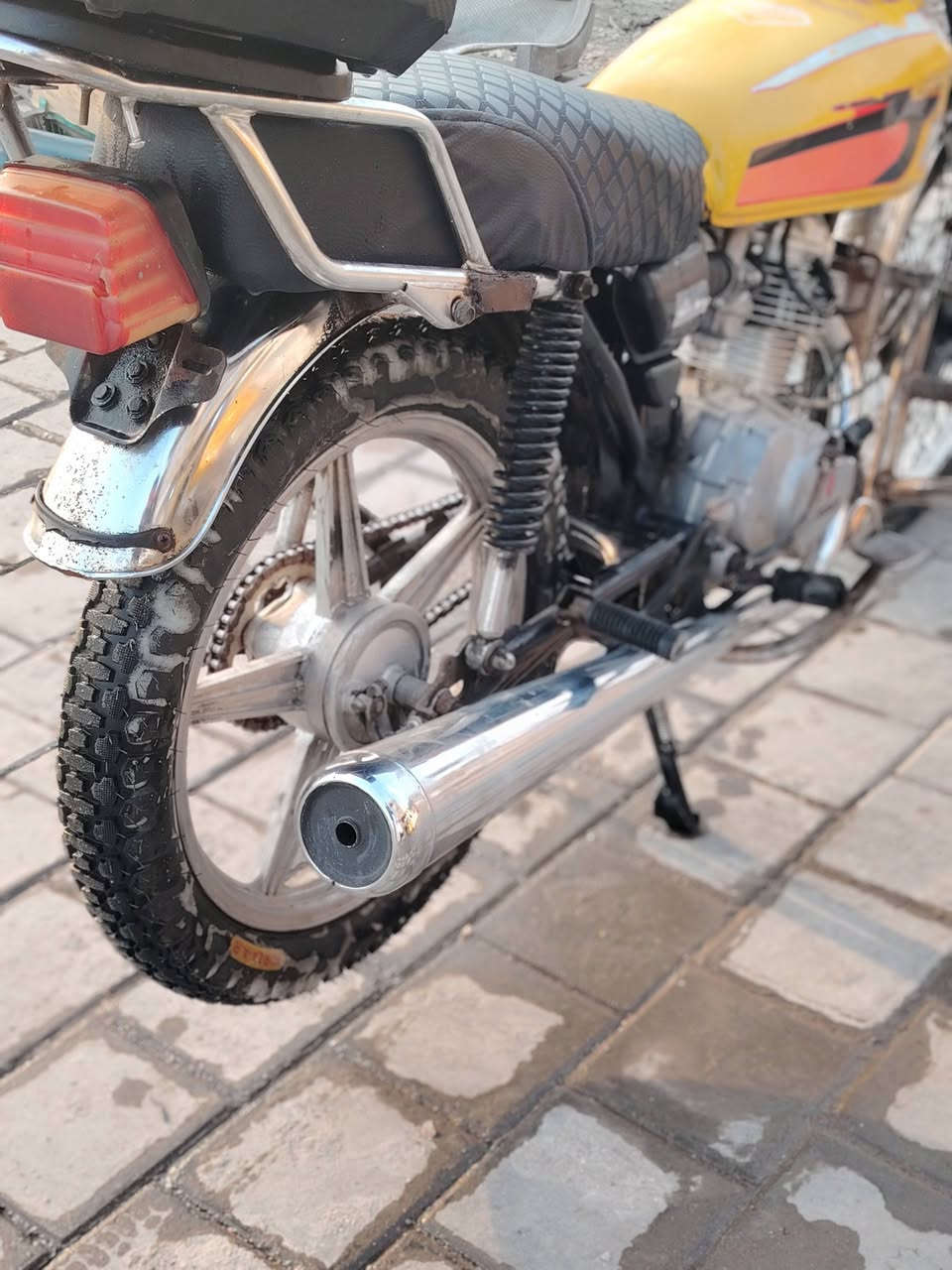 سلام عليكم دراجة ايراني ربعة كير دراجة خير من الله نقصهة بس كهربائيّة ضفيرة بيهة كاملة صندوك مو ياهة صالنصة كاتم محرك خير من الله والله مايوم وكفتني تايرات اجدد سعر 250 وبيهة مجال مكان بغداد مدينة الصدر ***********
