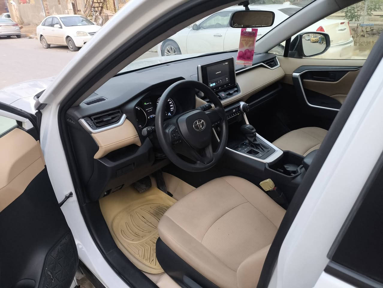 بيع مستعجل راف فور 2024 خليجي هايبرد مكفوله وكاله عبد اللطيف باسمي مواصفات شاشه وكامره دواره واتو هولد سايد بريك دكمه حساسات خلفيه وحساسات بالاطار اشاير بالمري تحكم بالمناخ منفصل ماشيه ٢٢ مكاني الناصريه المركز سياره جديده وكلشي على وضع الشركه سعرها 265 للاتصال ***********
