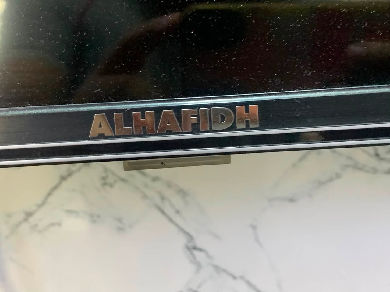 شاشا جديده شخط ما بيها  بس الريمونت مالتها تعالت شويه كلشي نضيف نوعيتها ALHAFIDH استفسار اكثر وتساب مكاني بغداد العلام ***********
