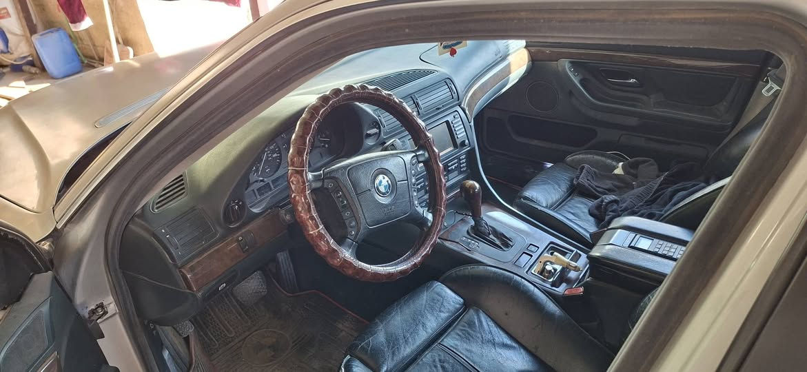 السلامه عليكم اخوتي
عندي هايه الخفاش للبيع موديل ٢٠٠١رقم بغداد باسمي حجم٧٢٨دبل فانوص اقتصاديه والله سياره تخبل وما متعبتني ومرتاح من عده بس صار عندي ضرف وحتاجيت فلوس و مستعجل على بيعته يعني جوه السوك ابيع الشراي يتصل ويدلل*********** السياره دبل جام وفول مواصفات باب طويل
