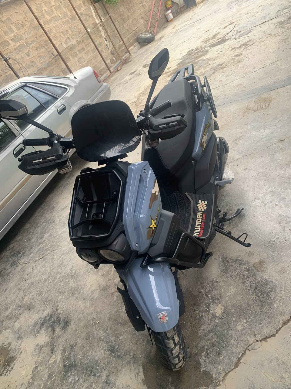 السلام عليكم اخوان لبيع دراجه اباجي شحن موديل 2025 ماشيه 460 اخت جديده موصفات فول بصمه تشغل عن بعدد فول موصفات مكاني ابو غريب الزيتون  السعر مليون و ميه و بيه مجال بسيط ***********
