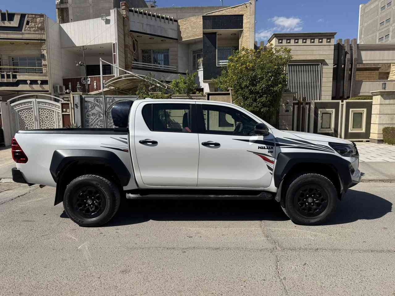 هايلوكس GR مديل 24
ماشية 42 الف
كفالة عامة 
رقم شمالي 
بغداد زيونة
الاستفسارات ***********
