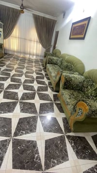 للبيع تخم نظيف عدد 10 مقاعد   للأتصال  07724131580