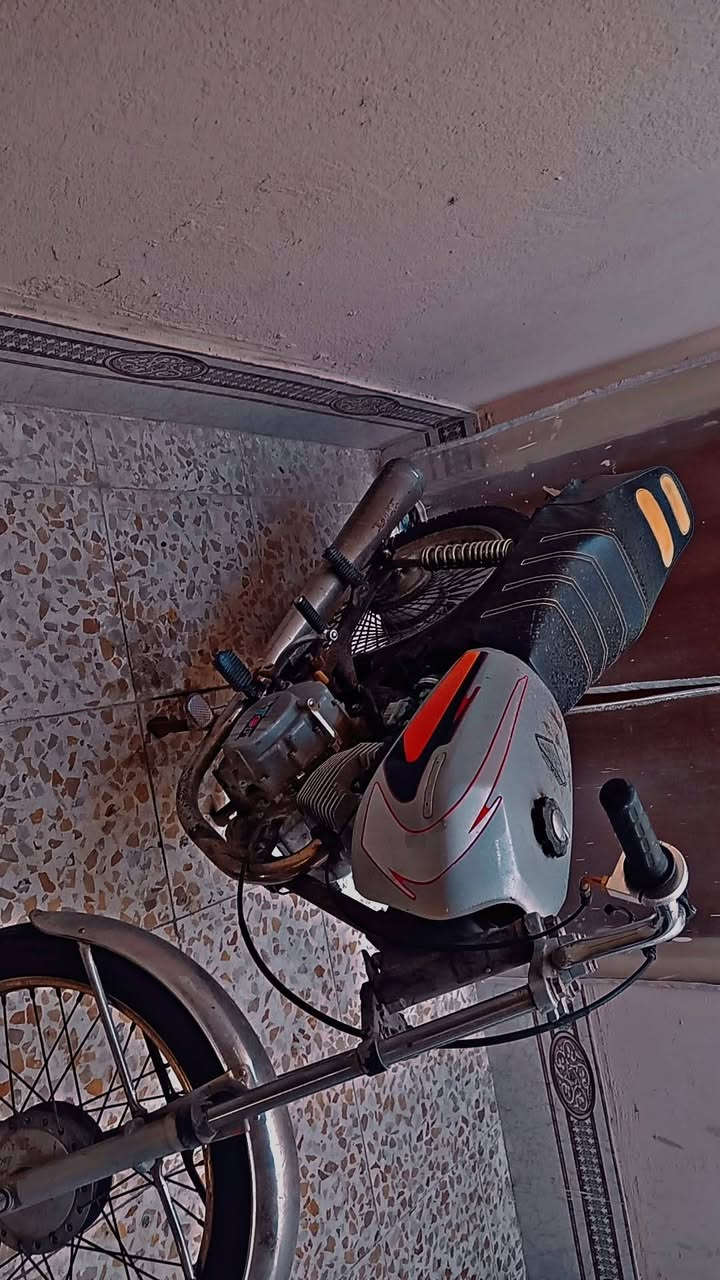 سلام عليكم دراجه للبيع بسعر مناسب***********
