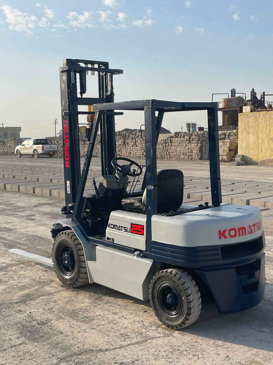 للبيع رافعه شوكيه كوماتسو موديل
1999_ طنين ونص_ جب عاليه_ حركتين 
 _كير _محرك_اكسن_ _بشرط_رافعه وضع بلادي 
50$وبيه مجال للإستفسار "***********"
"***********"
