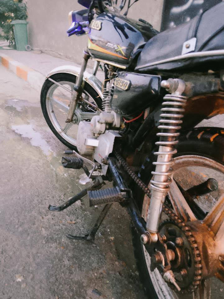 دراجة سيفان للبيع دراجة شلعة ومعدل قوية السعر 350 وبيها مجال مكاني لمحمودية   متواجد ع فيس وهاذ رقمي تصلو علية    ***********
