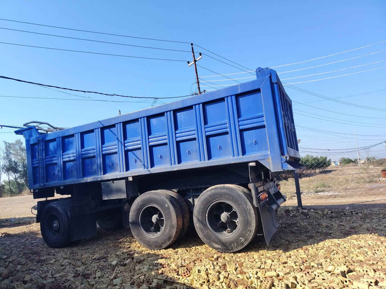 السلام عليكم مقطوره للبيع ***********
