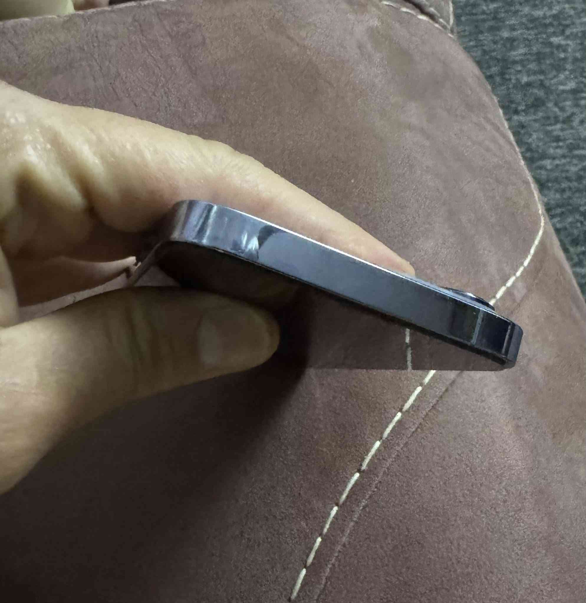 ايفون ١٣ برو ( الصغير ) مو برو ماكس 
شرق اوسط ذاكرة ٢٥٦ لون بحري بطارية ٧٧ 
بدون اي تصليح مكفول ولا مبدل اي شي بي  
بدون ملحقات 
مكاني الكرادة


**إذا كنت صاحب هذا الإعلان وتريد حذفه لأي سبب، رجاءا أرسل رسالة إلى الدعم الفني**