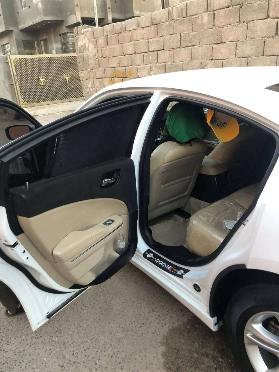 جارجر ١٤ كندي
دواخل عسلي
السيارة كفالة
السيارة بسمي 
السياره جاهزه
 السعر ١٧٥ بي مجال للشراي
***********
