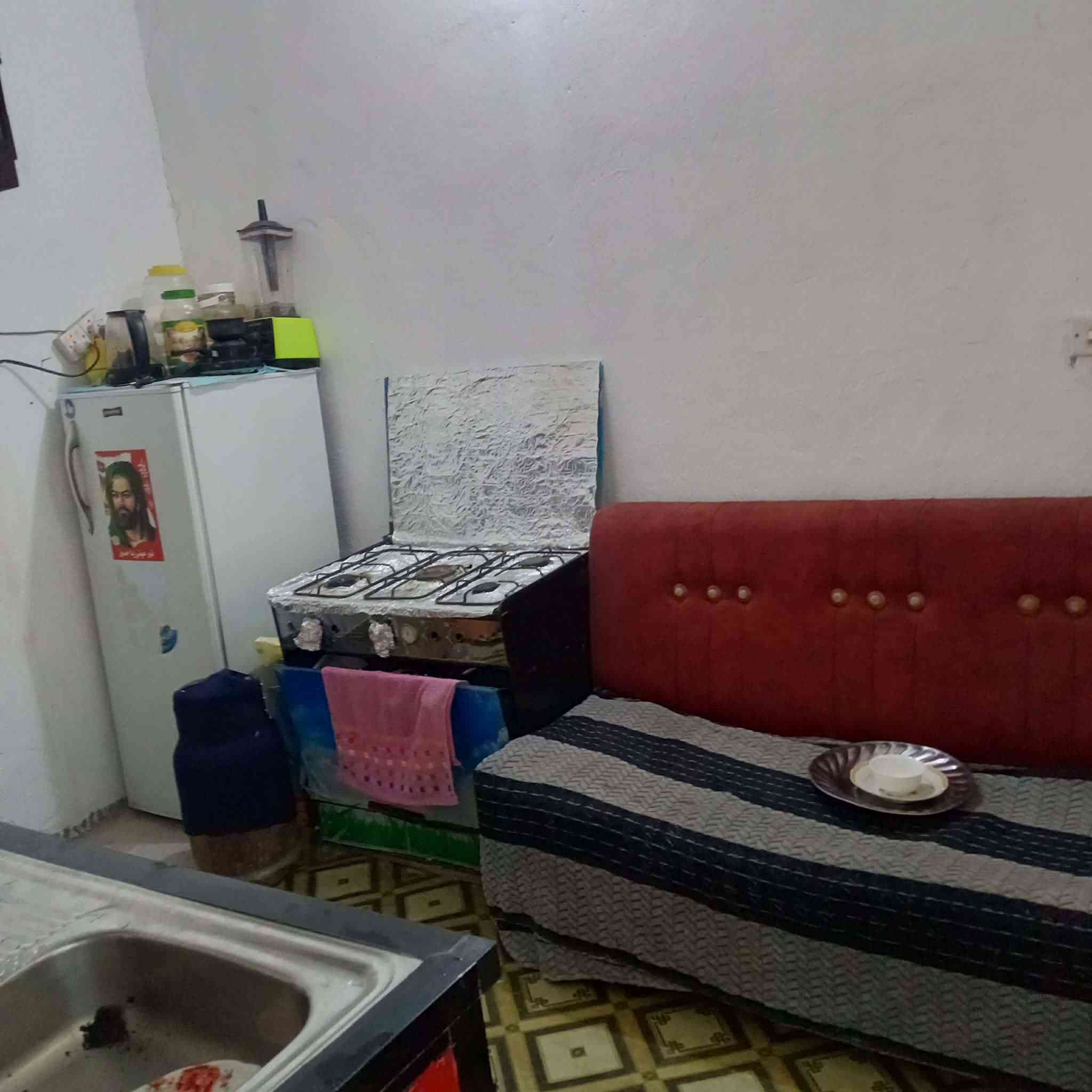 بيت 100متر زراعي للبيع قرب الشافعيه بالمجمع الي خلف حسينية ام البنين
تبليط للباب مع اناره ليليه 
البيت يحتوي على غرفه وصاله ومطبخ وصحيات 
السعر 22 وبيه مجال بسيط 
***********
