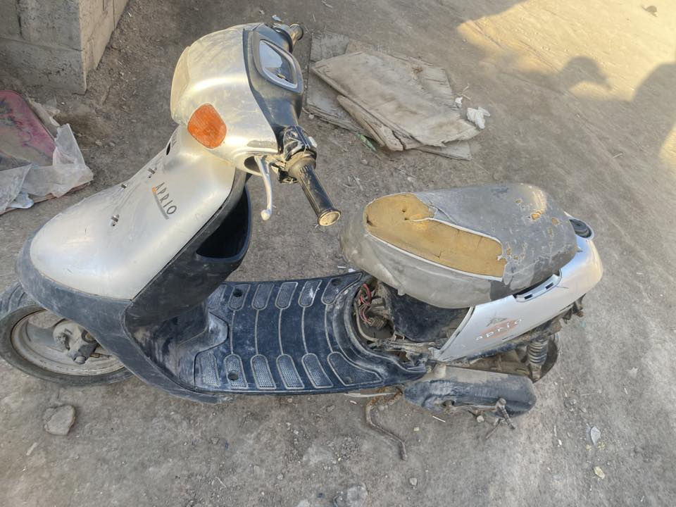 سلام عليكم شباب دراجه زعره متروكه مكينته حلوه كفراته نضيفات وحلوات ضفيره وكهربائياته بلاديه (دراجه نضيفه جانت حاويه بس تاركه )الي تفيده علق واني اراسلك او ***********
