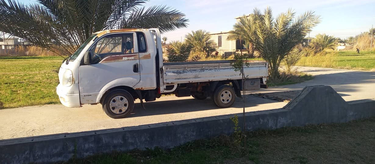 سياره عموشه للبيع بيه خويس بلدوسات محرك مجفت جديد صارله شهرين تخم تاير باتري جديد موديل 2008 السعر  85  وبيه مجال بسيط على الراقبين باتصال على الارقام التاليه *********** أو ***********
