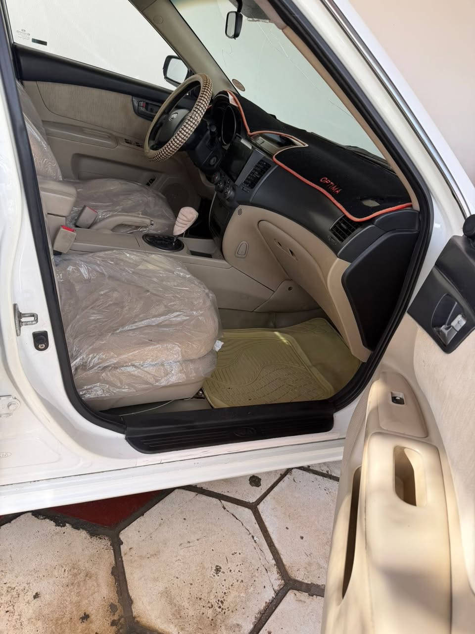 اوبتمة موديل ٢٠٠١٠ خليجي السعر  ١٢٥ يعني دفتر وخمسة وعشرين وبيهه مجال مكان السيارة رمادي حصيبة الشرقية.  ***********
