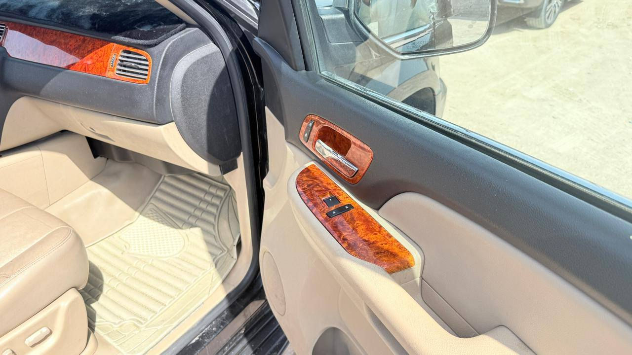 يا الله مكلف بنشر  للبيع او مراوس حسب القناعه تاهو فول مواصفات
تاهو LTZ دخول جديد مكان بصره 
كشنات جلد بيجي 
كشن منفصل 
كشنات تدفئه تبريد 
جنطه شفط 
مكينه 5700
بيه رقم وسنويه الماني 

مكفوله مكينه وكير وحداديه وتبريد  وتخم تاير
مكفوله من الكص وسرقه العشائر 
والانتر بول المكان بصره 
هاتف ***********
