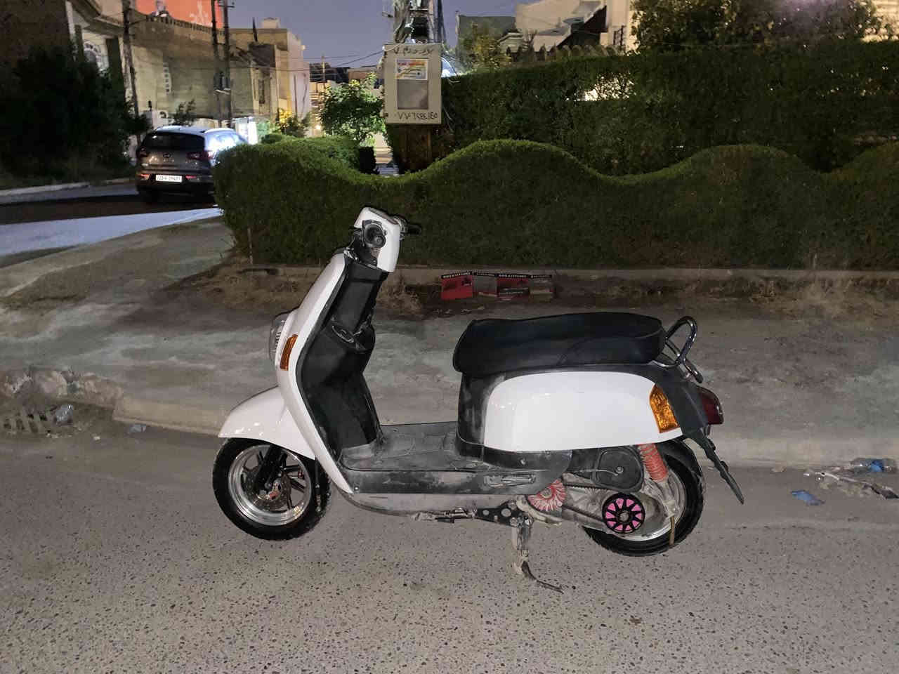 سلام عليكم اخوان دراجه ماكس بوليس كابريتر عليه كلج خلفي WF وكلج امامي رياضي وياله رياضيه صالصنه FM 
كهربائيات كامله للاخير باتري جديد دراجه بلاديه مكينته جديده تعال وافحص عنوانه بغداد ب 500 وبيه مجال للشراي 
الرقم ***********
