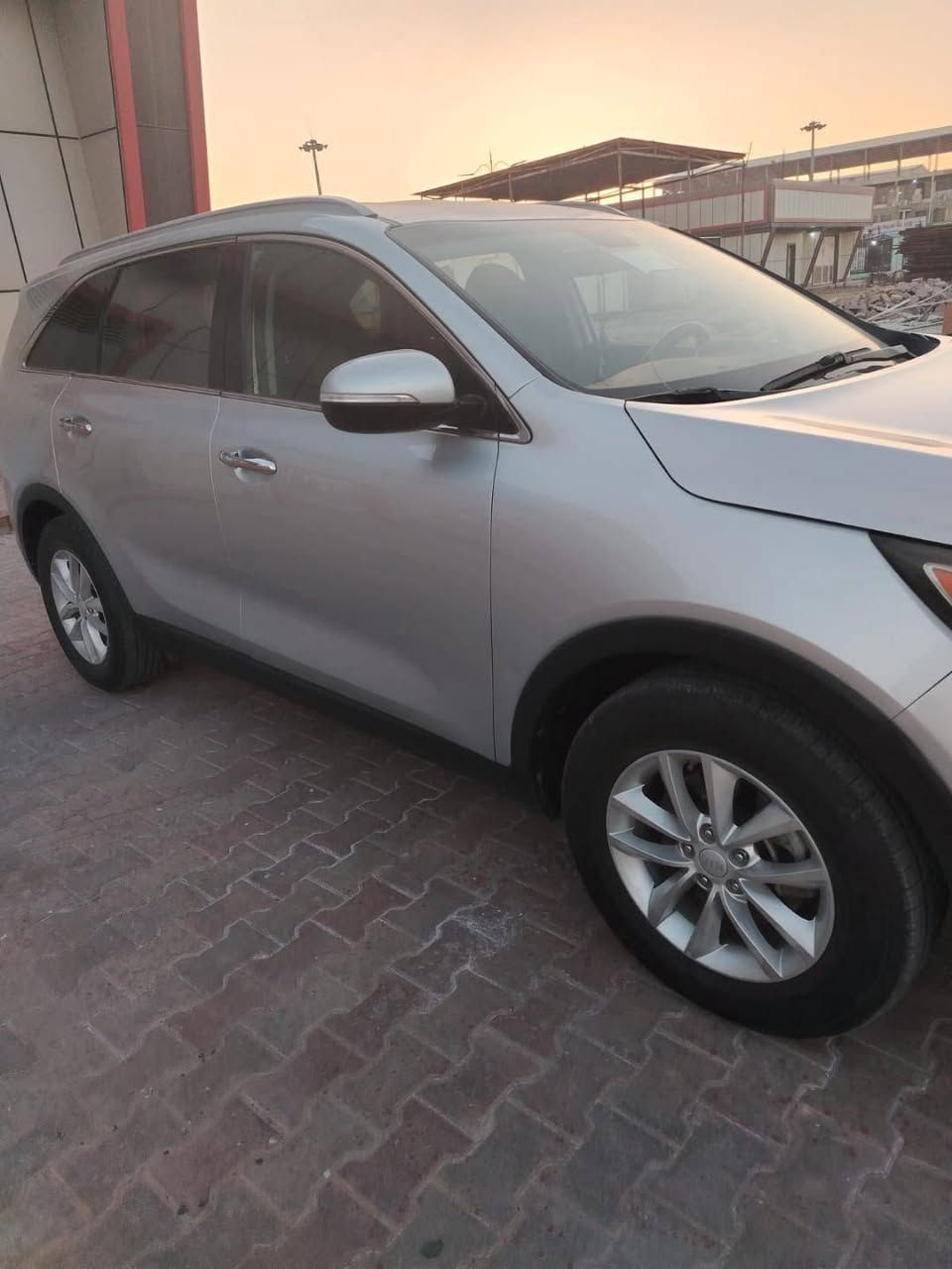 سورنتو 18/ 5  راكب وارد امريكي رقم ميسان لون نص فول رصاص فضي بنيد وجاملغ وباب مرشوش تصليح إمارات بجم كبس ضربته خفيفه   محرك جي دي دواخل جديده  حداديه تايرات تبريد تدفئه بلاد سيارها اتصال ***********
