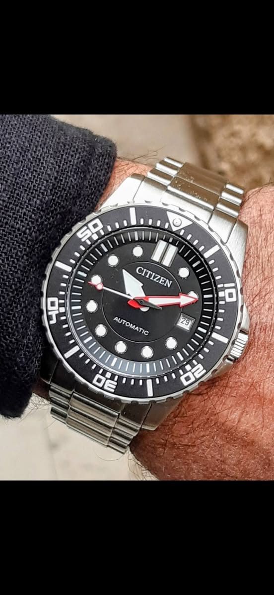 تحية طيبة
#Citizen_Automatic_MensMechanical_Watch_AU .
#سيتيزن
انتاج اليابان 
ماكنة ميكانيك واوتوماتك 
Caliber 8210
ماكنة الذهبية
الهيكل فولاذ مقاوم للصدأ مقاومة للماء 100 متر طوق دوار أميال وأرقام لامنوس مضيئ ليلآ قطر 43mm ملم نظافة 99/100
كامل المرفقات  العلبة الأصلية .
التواصل خاص لطفا السعر طيب ان شاء الله .
الشحن والتوصيل متوفر لكل مكان .


**إذا كنت صاحب هذا الإعلان وتريد حذفه لأي سبب، رجاءا أرسل رسالة إلى الدعم الفني**